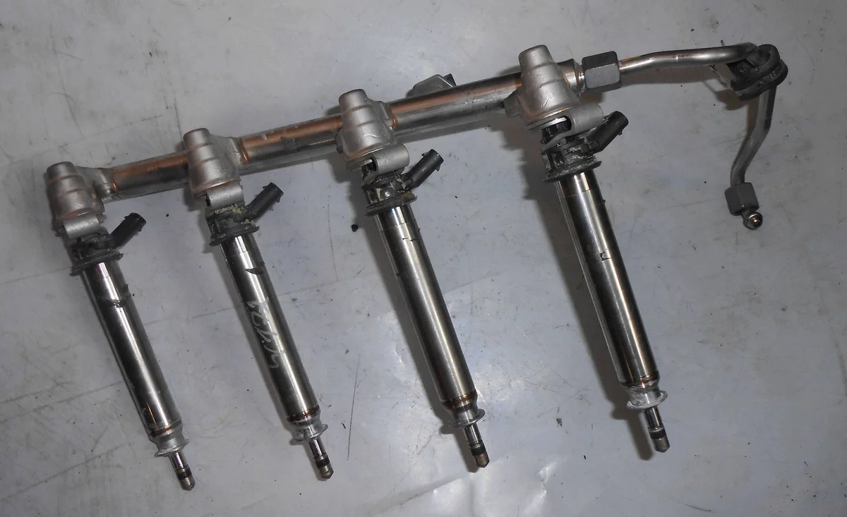 Polttoaineen jakotukki Mercedes W177 A45S
