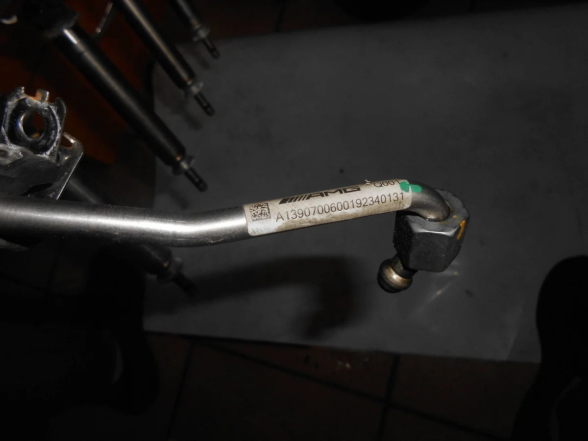 Mercedes W177 A45S 2.0i Einspritzleiste image 4