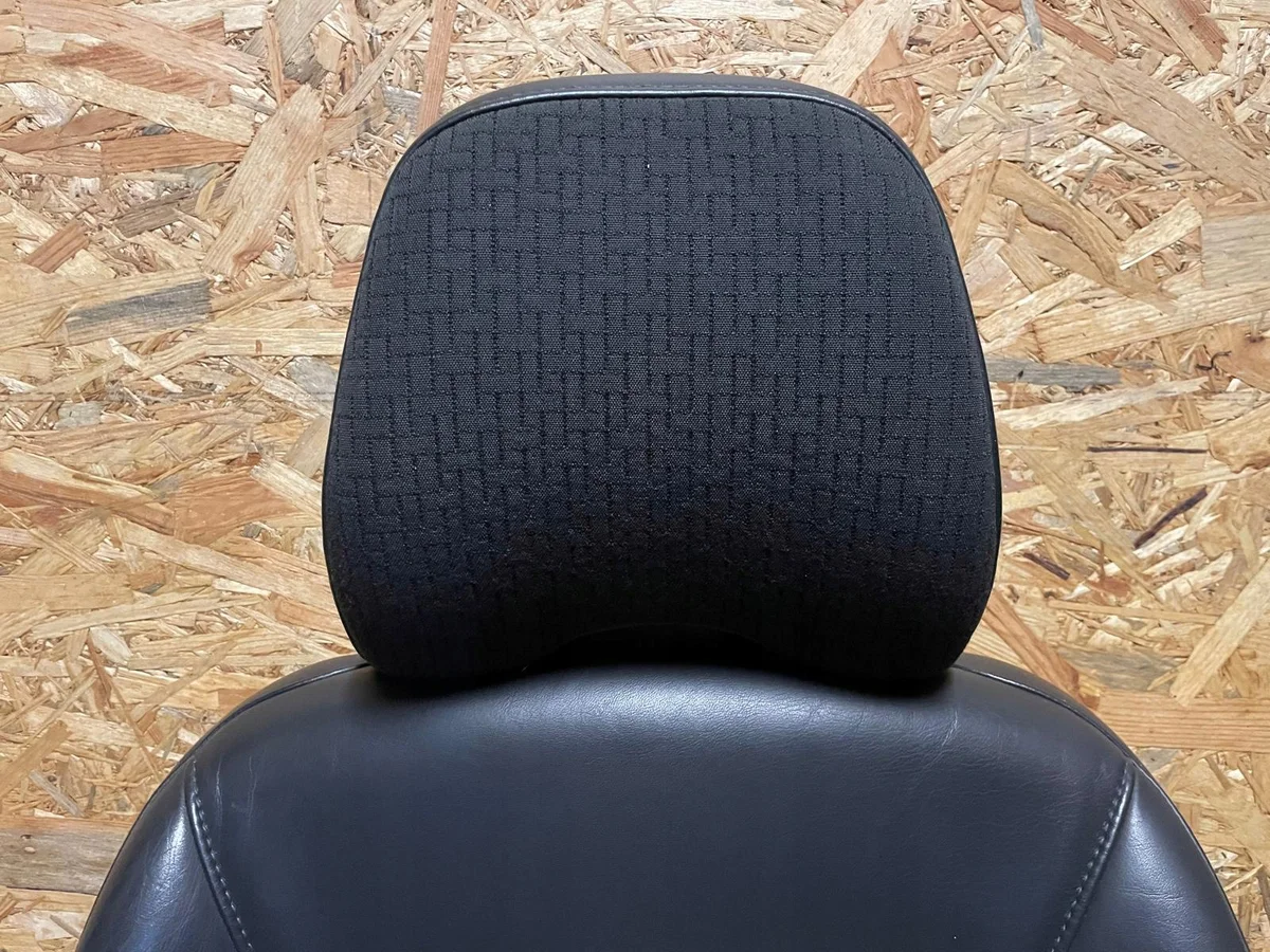 Used Volvo V70 III Front Left Seat image 4
