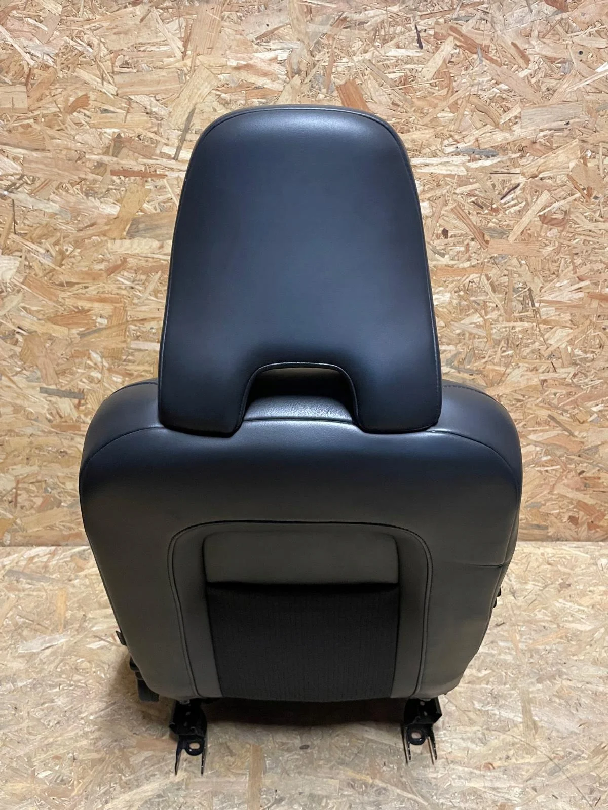 Used Volvo V70 III Front Left Seat image 6