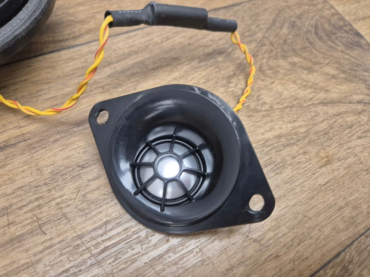 BMW F10 F11 kaiutin Harman Kardon image 4