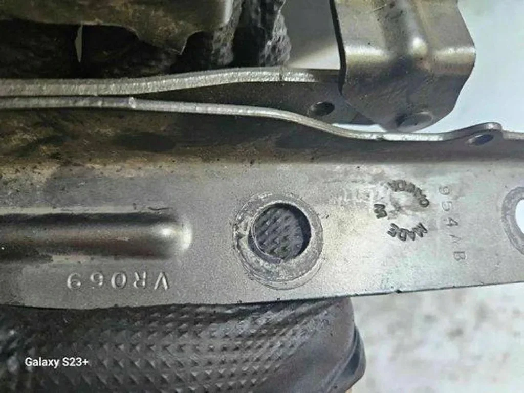 Bisagras Capó Volkswagen Routan 954AB Usado