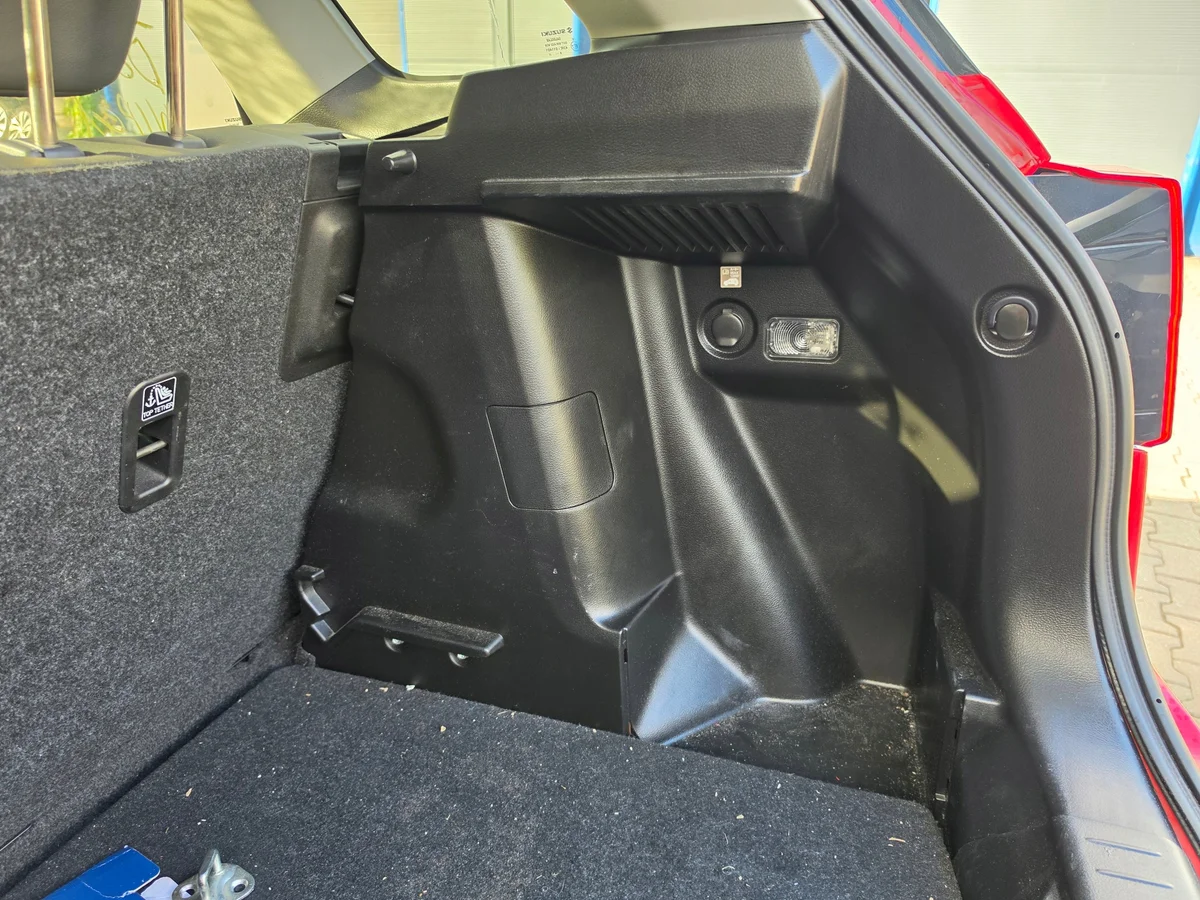 Suzuki Vitara III Seitenverkleidung Kofferraum rechts