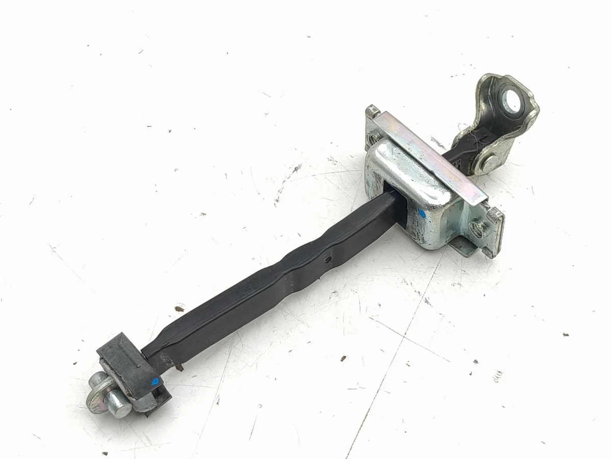 Toyota bZ4X dörrstopp 2023 AMD271752