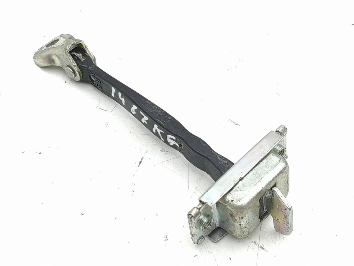 Toyota bZ4X Bakdörrstopp AMD271751