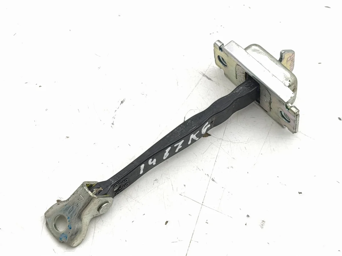Toyota bZ4X Türbegrenzer hinten AMD271751