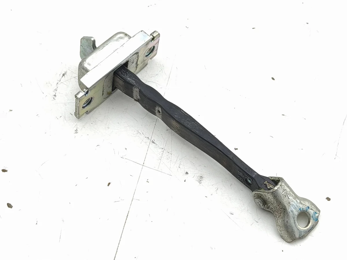 Toyota bZ4X Türbegrenzer hinten AMD271751 image 3