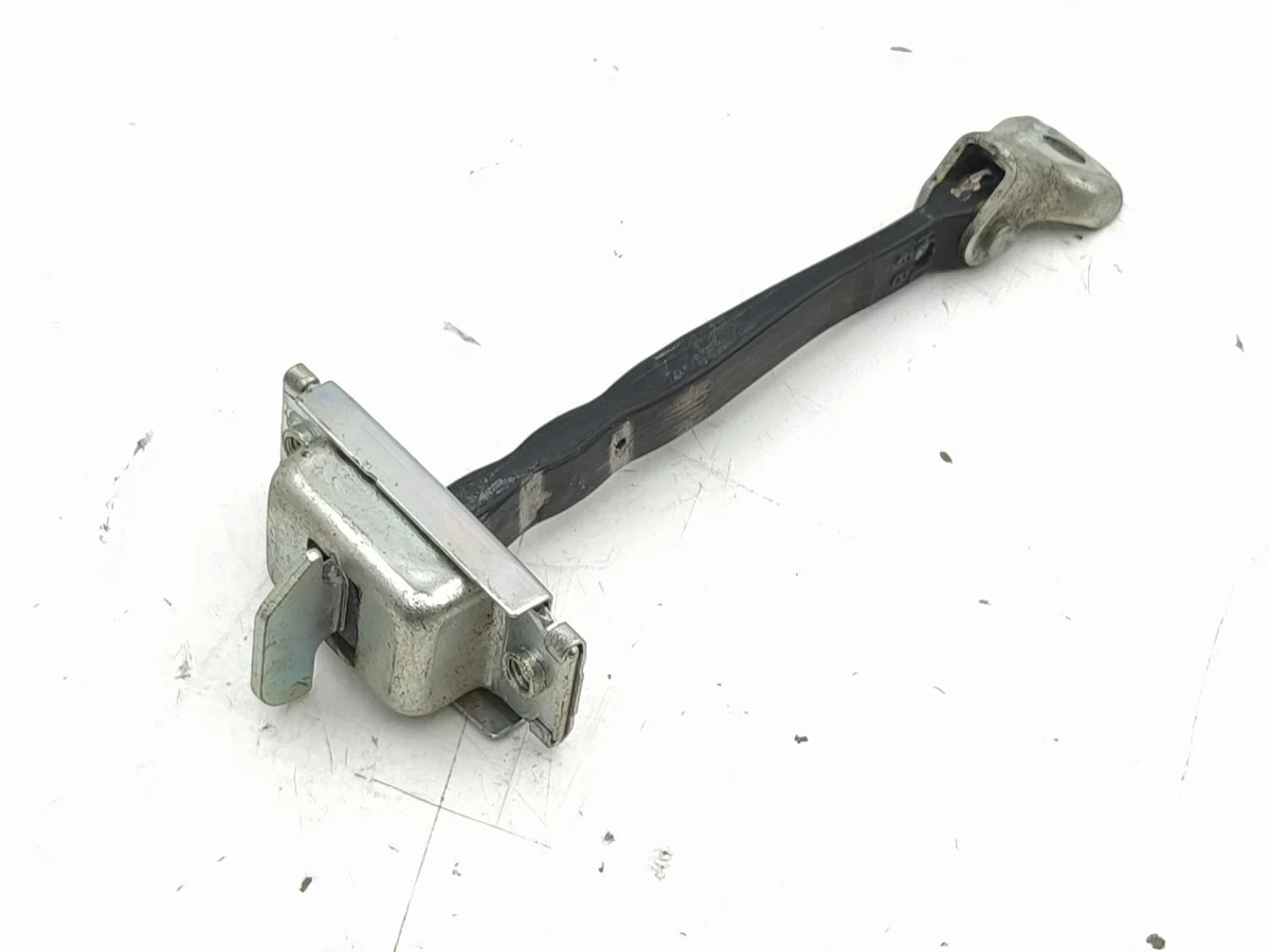 Toyota bZ4X Türbegrenzer hinten AMD271751 image 4