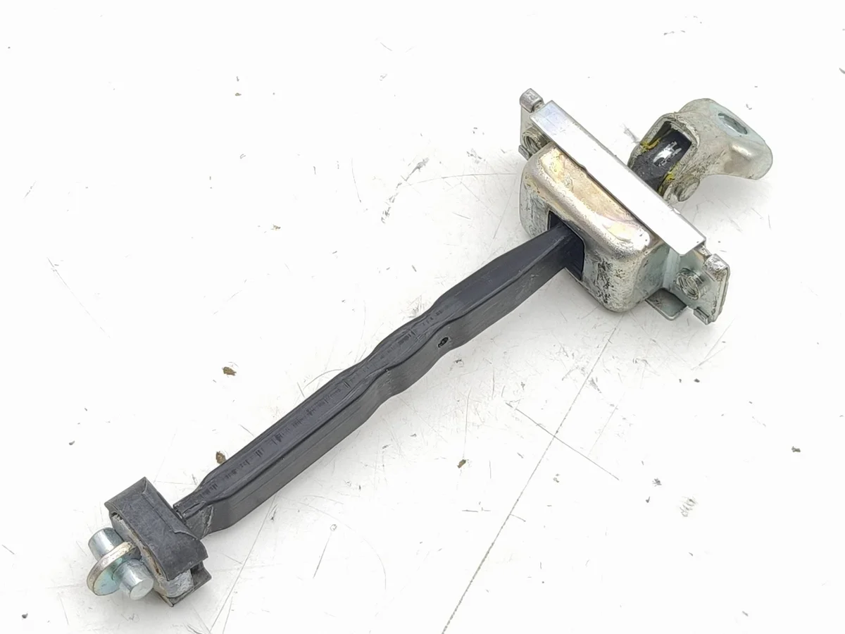 Toyota bZ4X Dörrstopp Fram 2023 AMD271755