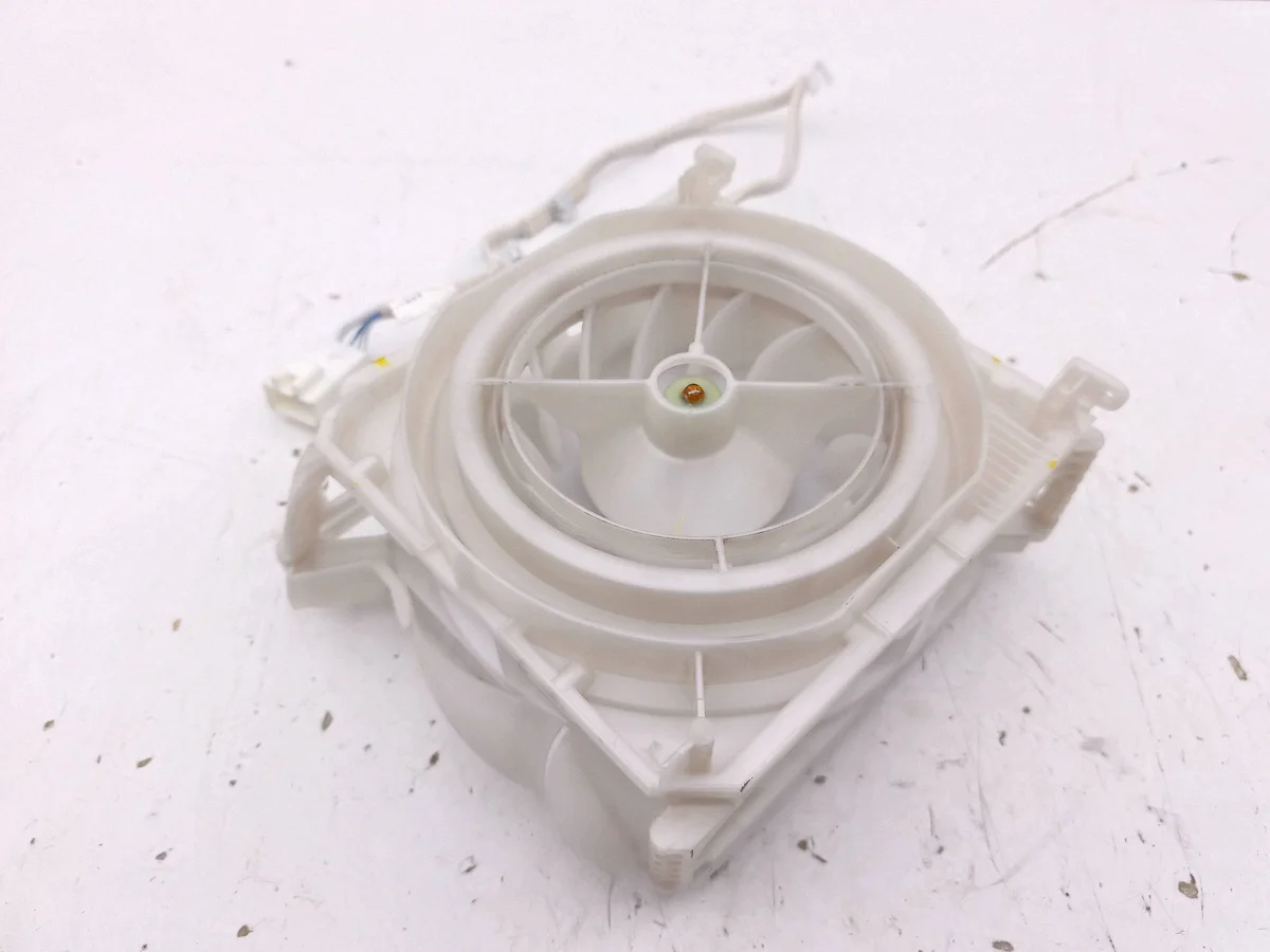 Toyota bZ4X 2023 Soplador de ventilación AMD271666