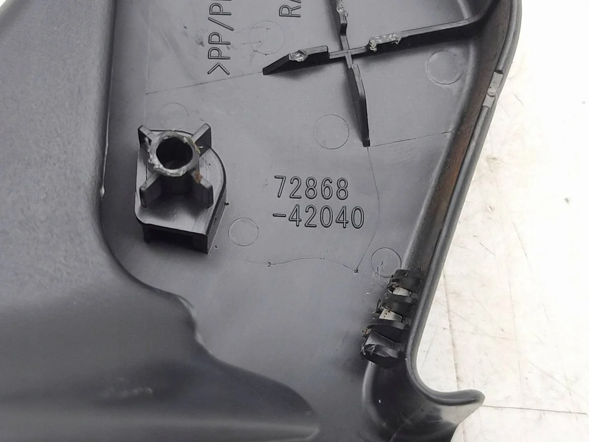 Toyota bZ4X 2023 Stoelplastic 7286842040 image 6