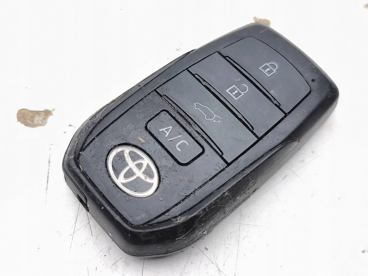 Toyota bZ4X Nyckel/Kort B3N2K2R Begagnad