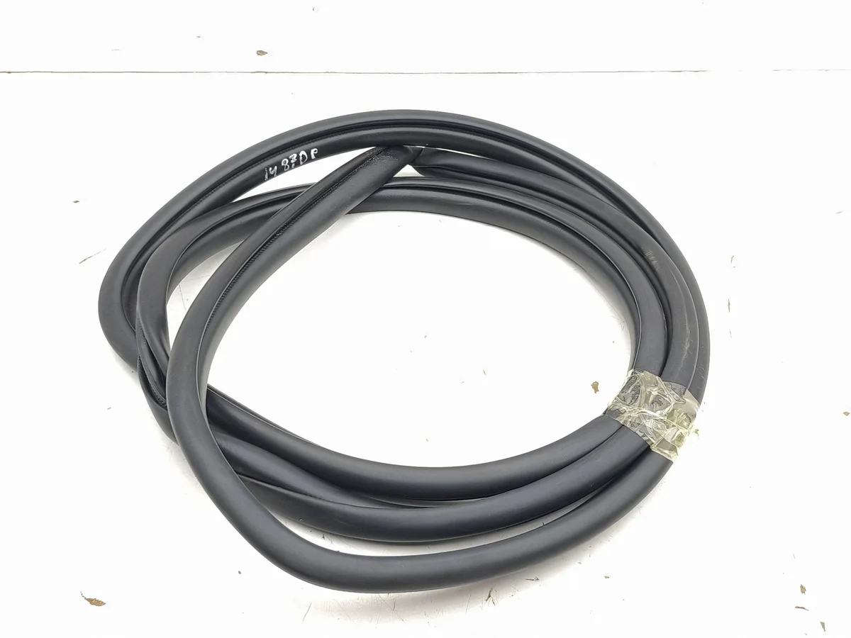 Toyota bZ4X 2023 Türdichtung vorne AMD271468 image 3