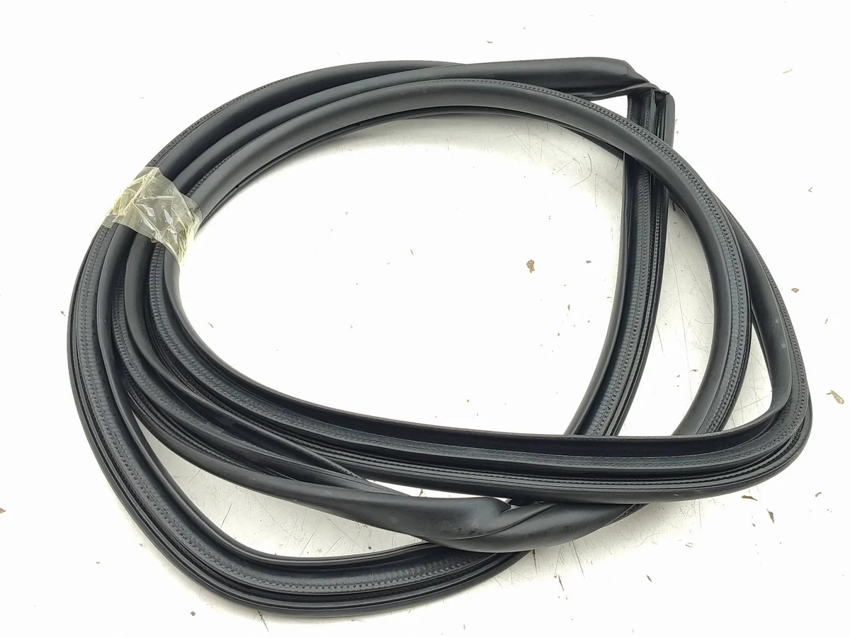 Toyota bZ4X 2023 Türdichtung vorne AMD271468 image 4