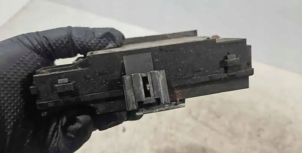 Ford Galaxy Trunk Latch 0104111905 image 3