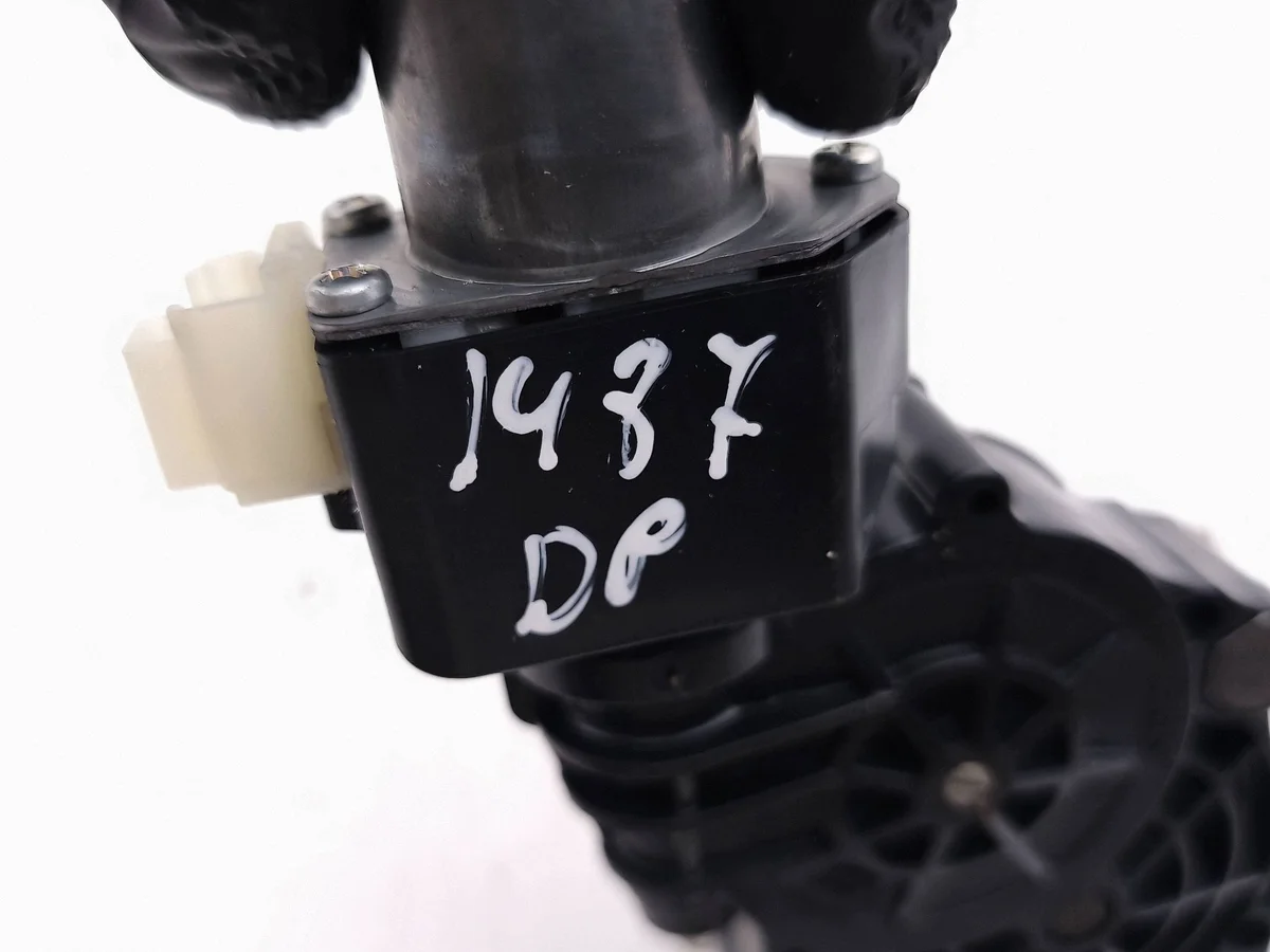 Moteur siège Toyota bZ4X 85820X7V01 image 5