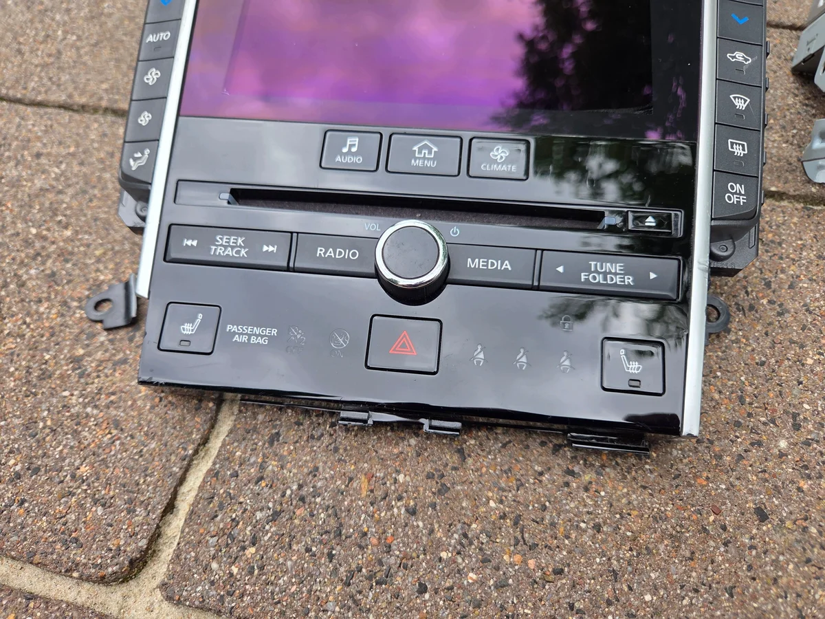 INFINITI Q50 Radio Navigation Kit image 3
