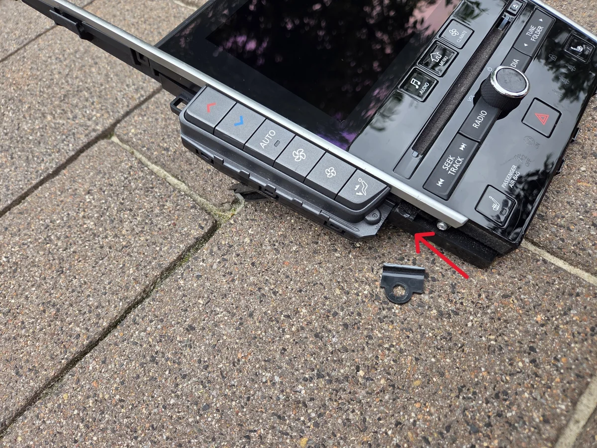 INFINITI Q50 Radio Navigation Kit image 4