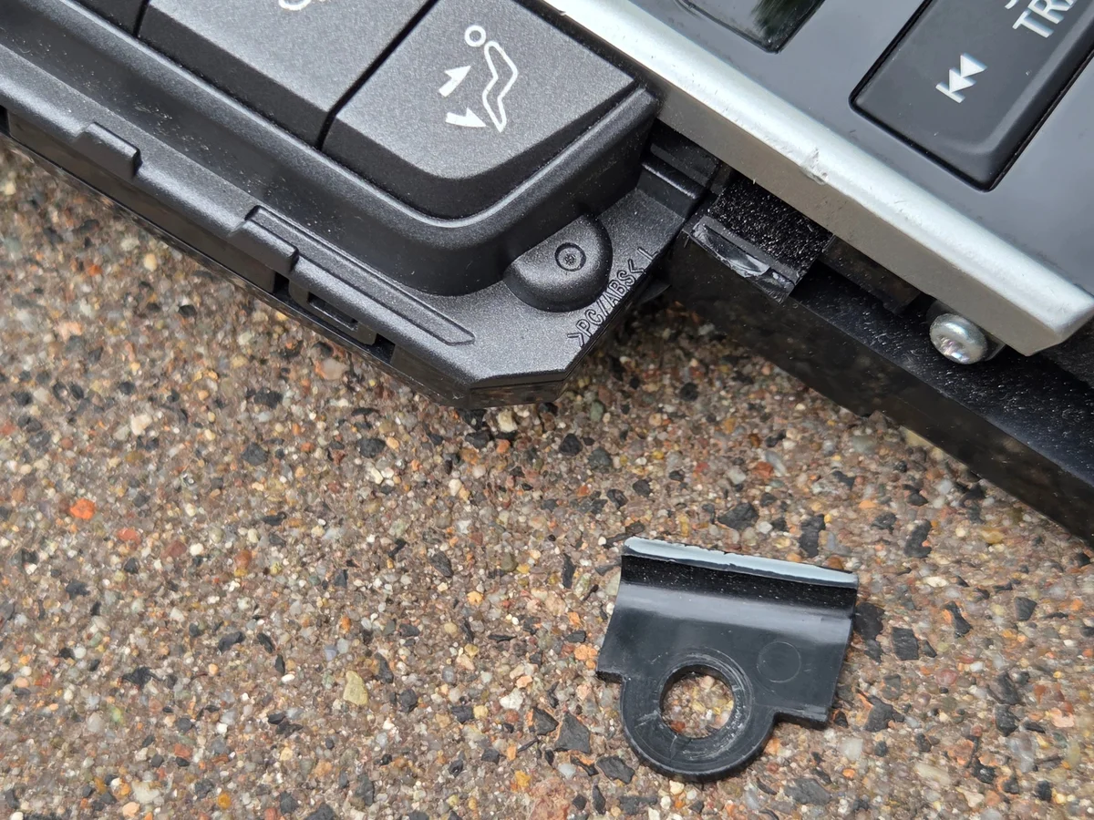 INFINITI Q50 Radio Navigation Kit image 5