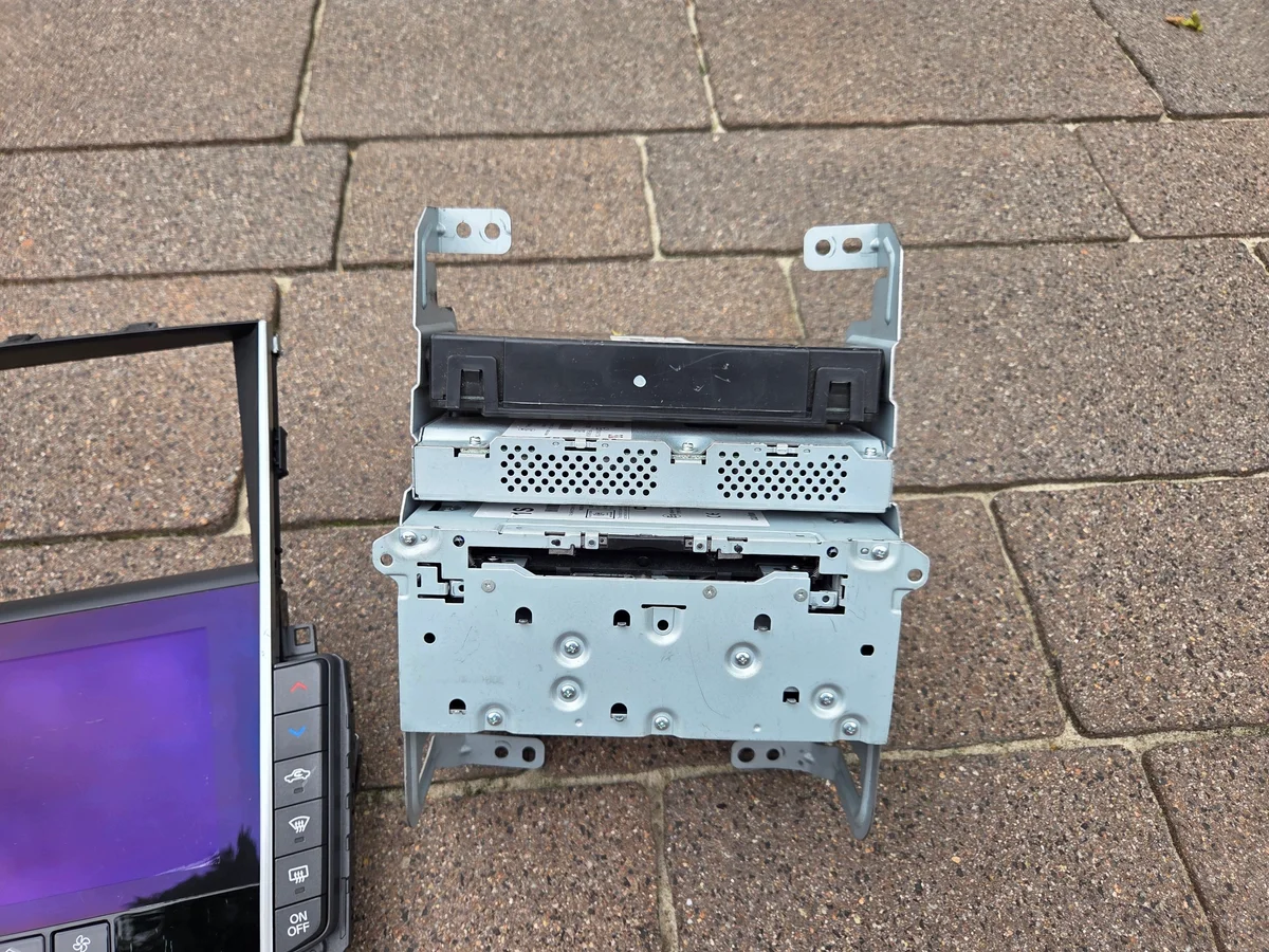 INFINITI Q50 Radio Navigation Kit image 9