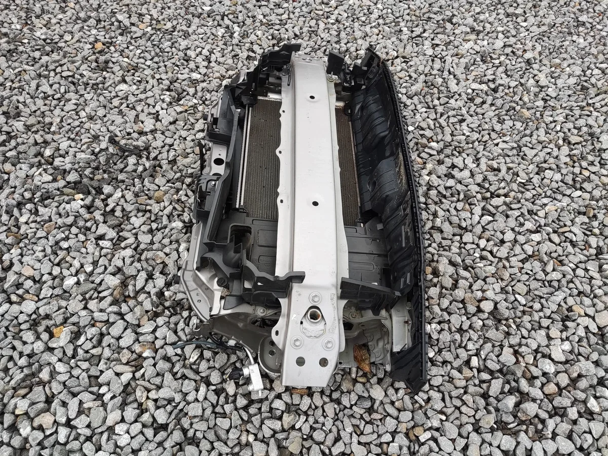Kühlerfront Lüfter Toyota Yaris III 1.3 VVTi image 4