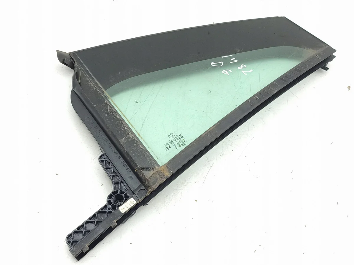 Triangle vitre arrière VW Passat B9 2025 3J0845214