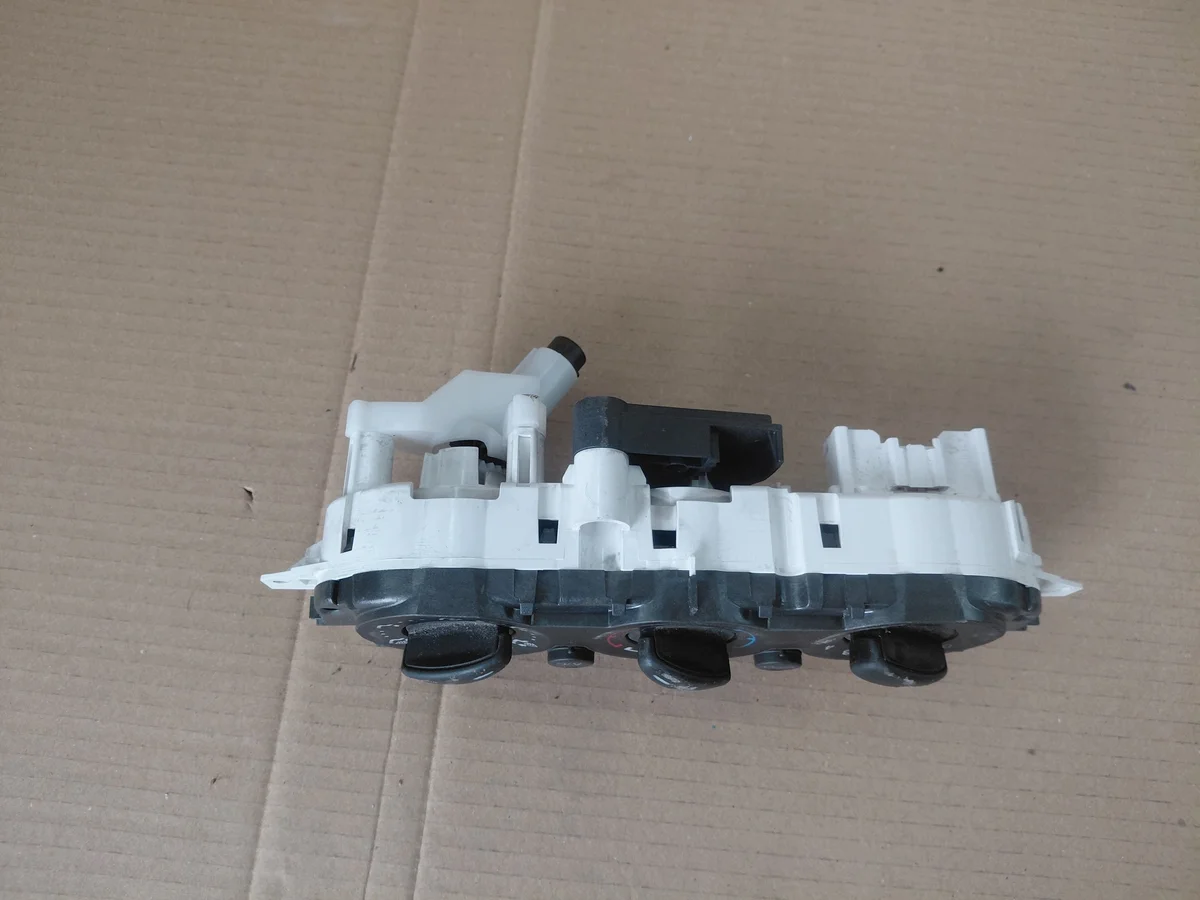 Panneau de ventilation Ford Kuga Mk1 image 4