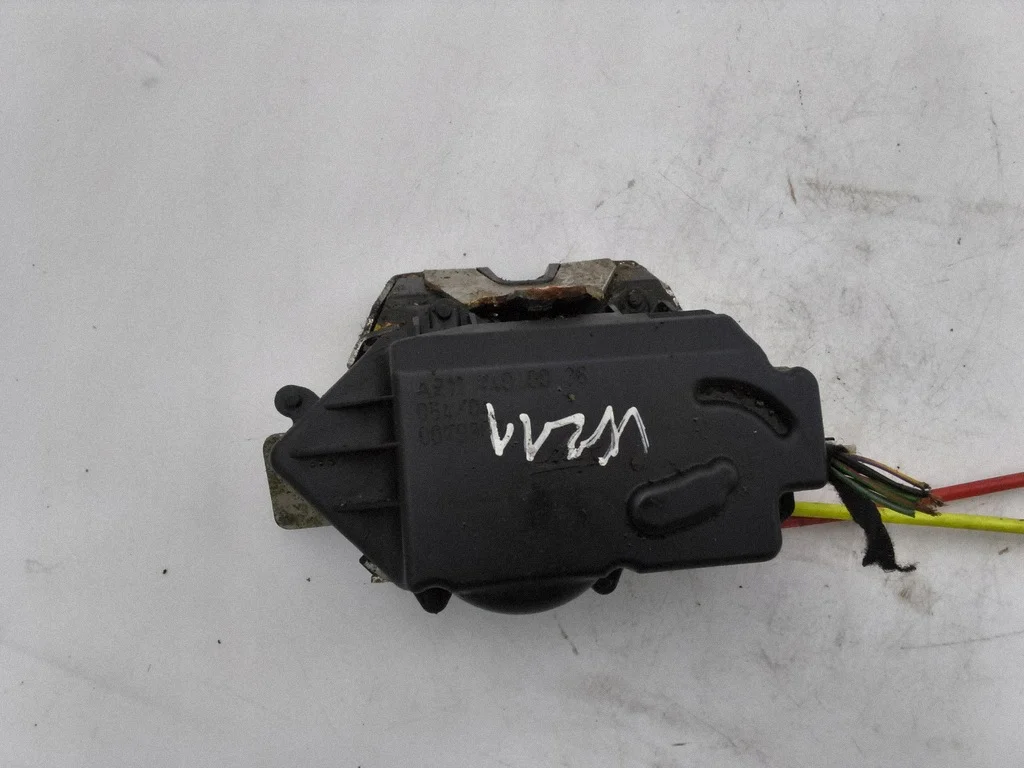 Serrure coffre Mercedes E W211 A2117400036 image 3