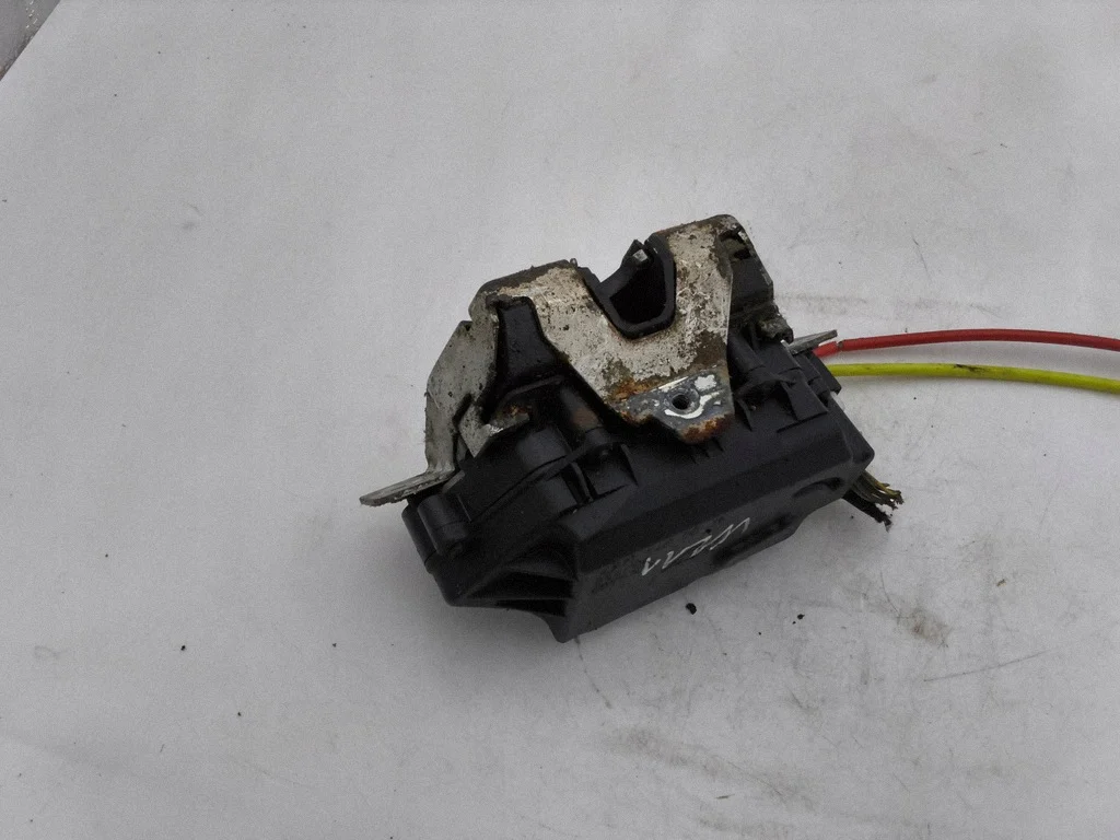 Serrure coffre Mercedes E W211 A2117400036 image 4