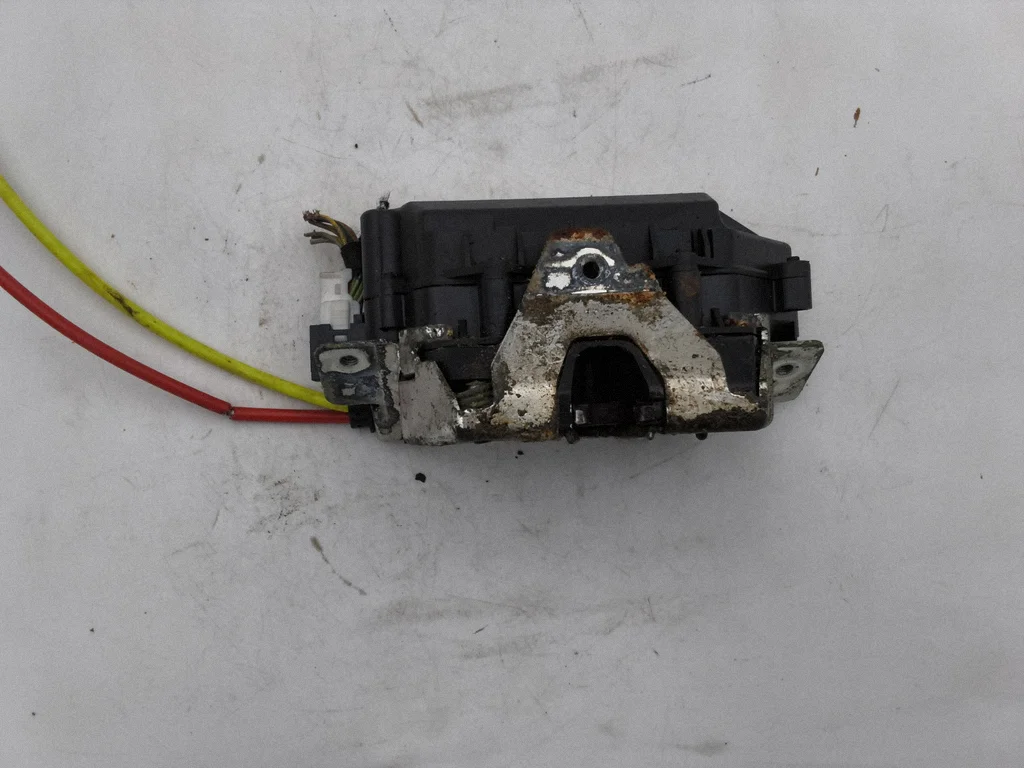 Serrure coffre Mercedes E W211 A2117400036 image 6
