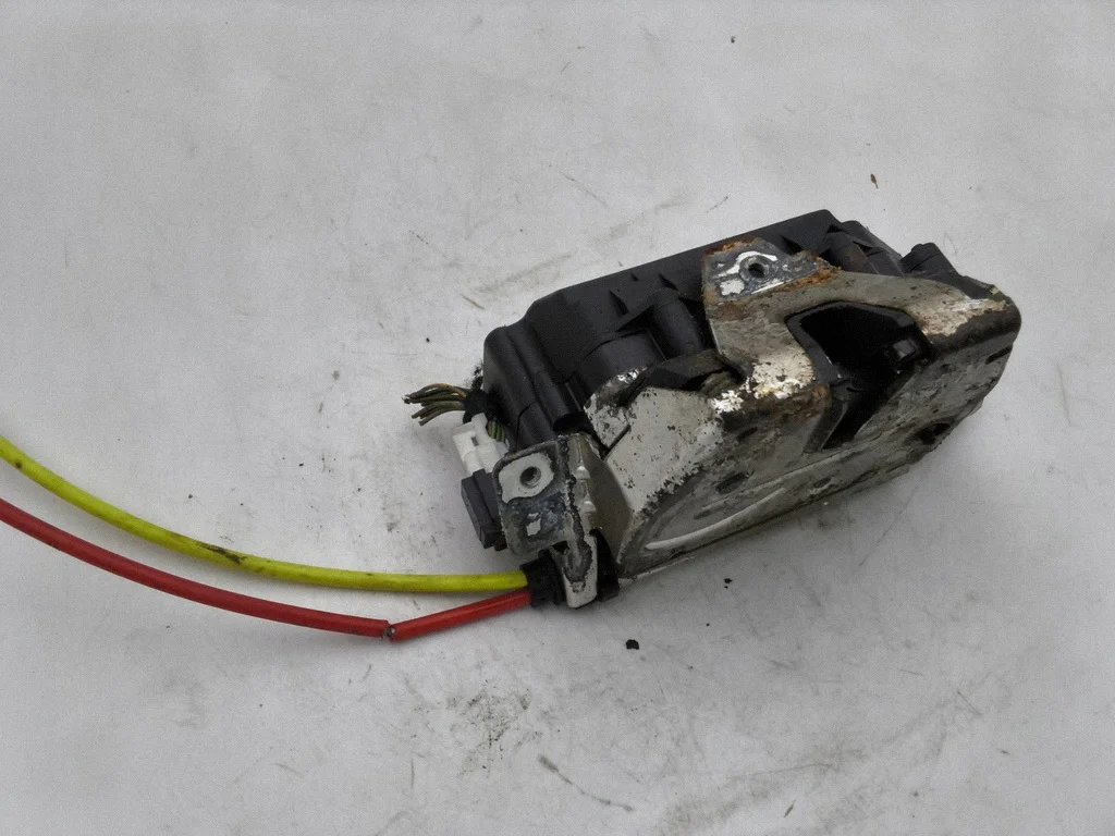 Serrure coffre Mercedes E W211 A2117400036 image 7