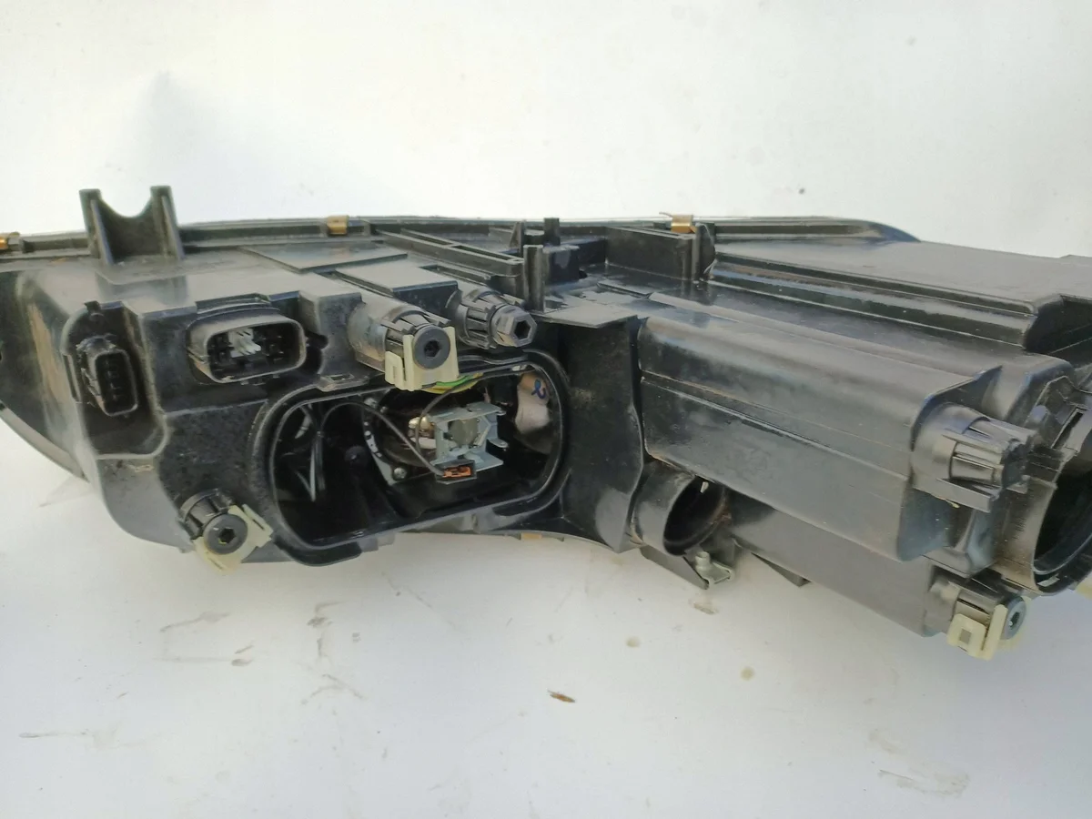 Phare Gauche Mazda 6 OEM 9917000 image 10