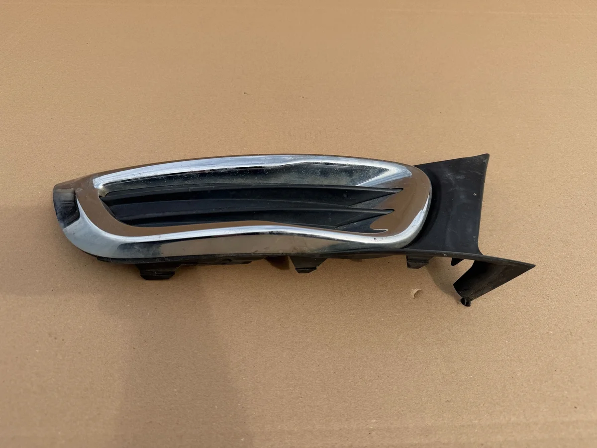 Nedre grill Citroen C3 Picasso höger