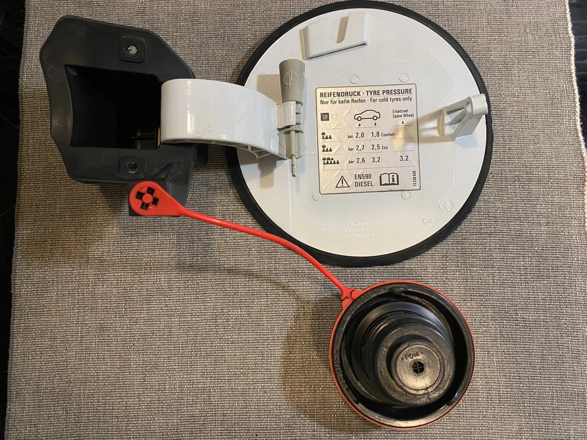 Sportello Carburante Opel Corsa D Usato + Tappo