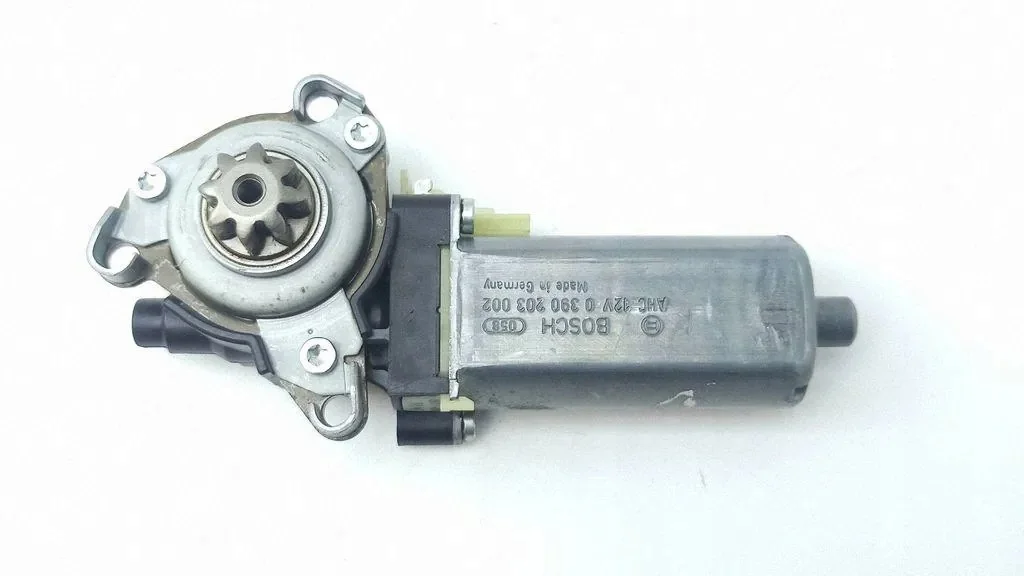 Motor för höger framstol MERCEDES-BENZ C (W204)