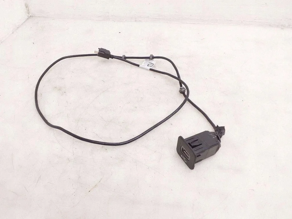 USB Jeep Cherokee KL 68145140AC Usado