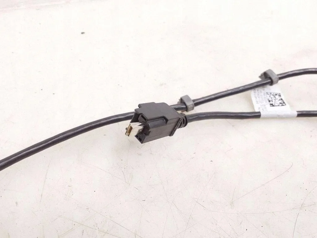USB Jeep Cherokee KL 68145140AC Usado image 3