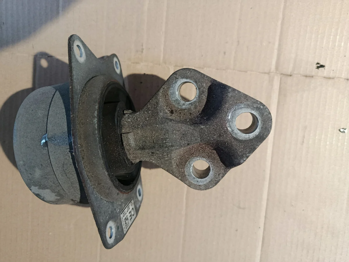 Support moteur OPEL INSIGNIA A 13227733 image 3