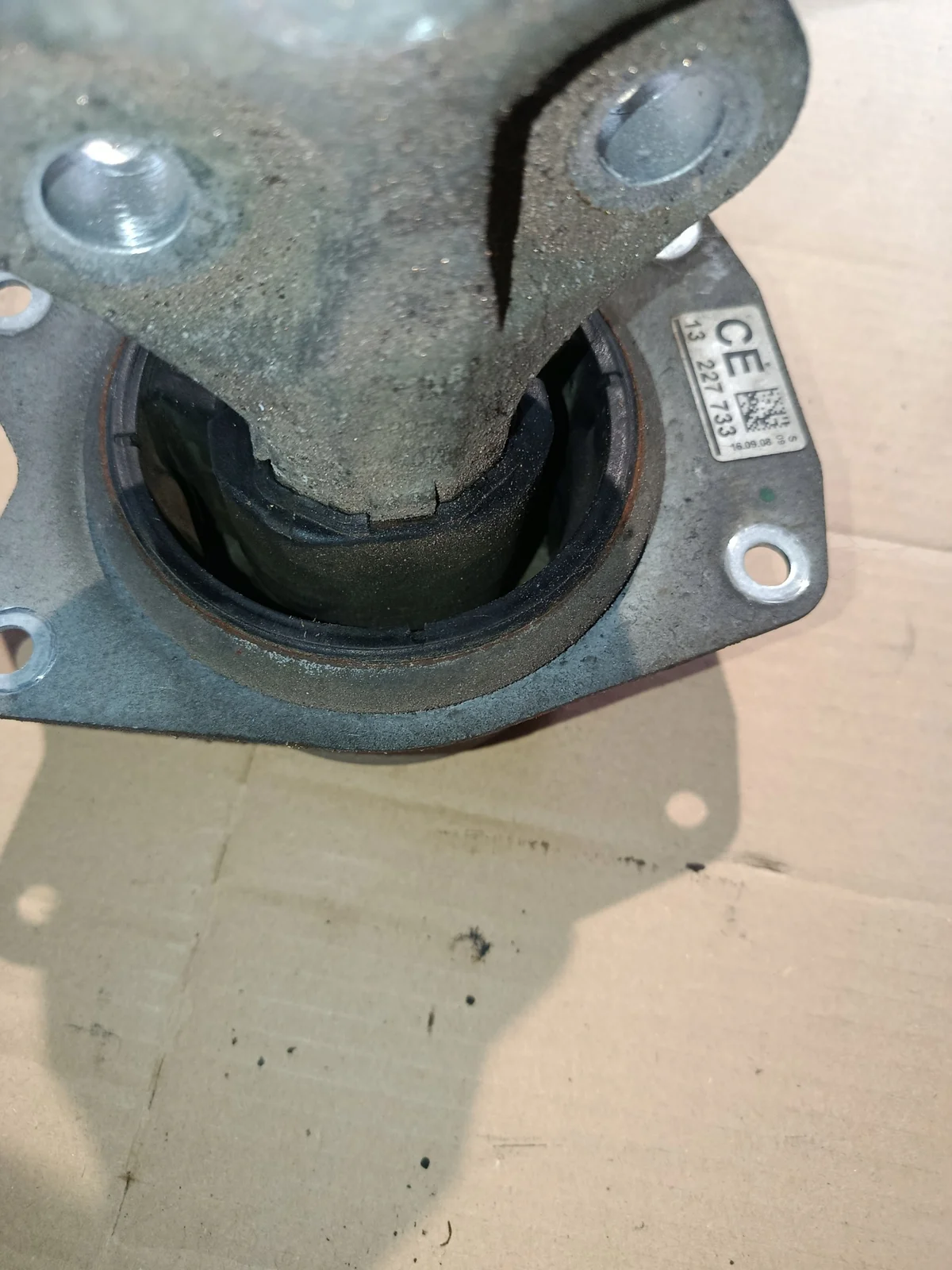 Support moteur OPEL INSIGNIA A 13227733 image 6