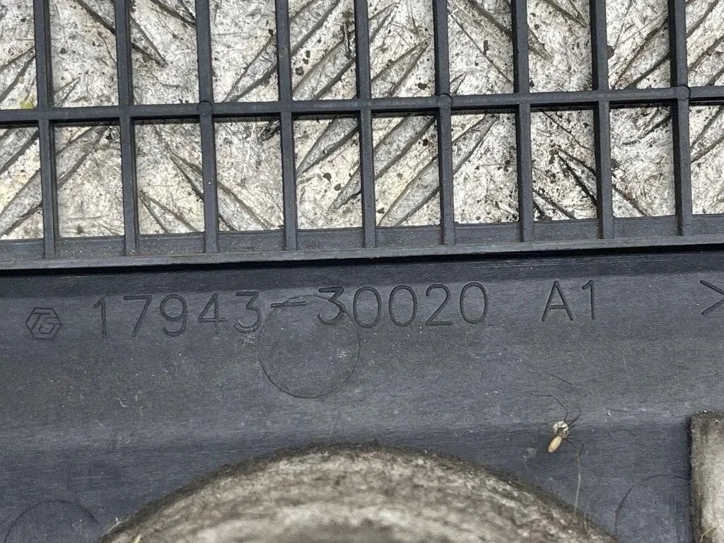 Obere Motorabdeckung Toyota Land Cruiser J120 image 4