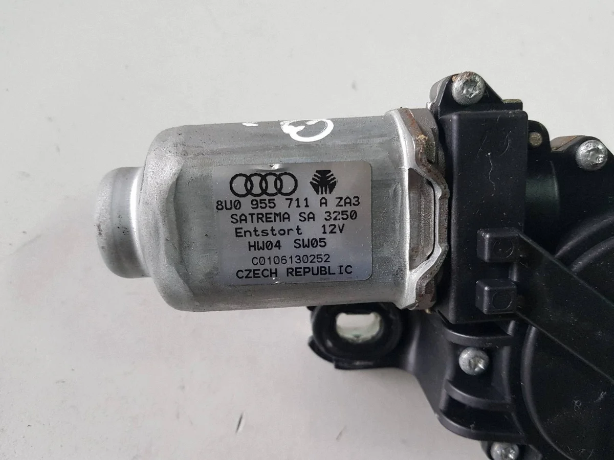 Audi Q3 8U achterruitenwissermotor gebruikt thumbnail 3