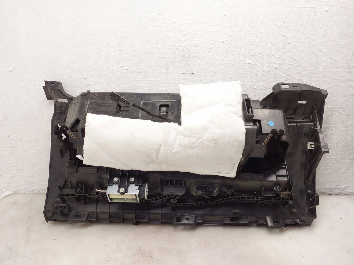 Tesla Model 3 2019 Handschuhfach 108333100A image 3