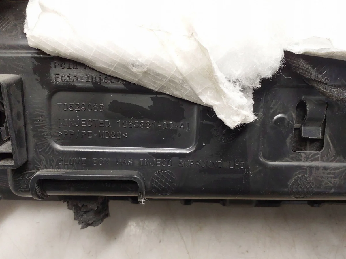 Tesla Model 3 2019 Handschuhfach 108333100A image 4