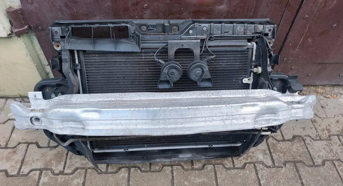 Audi A6 C6 3.2 FSI Traverse de radiateur ventilateurs image 4