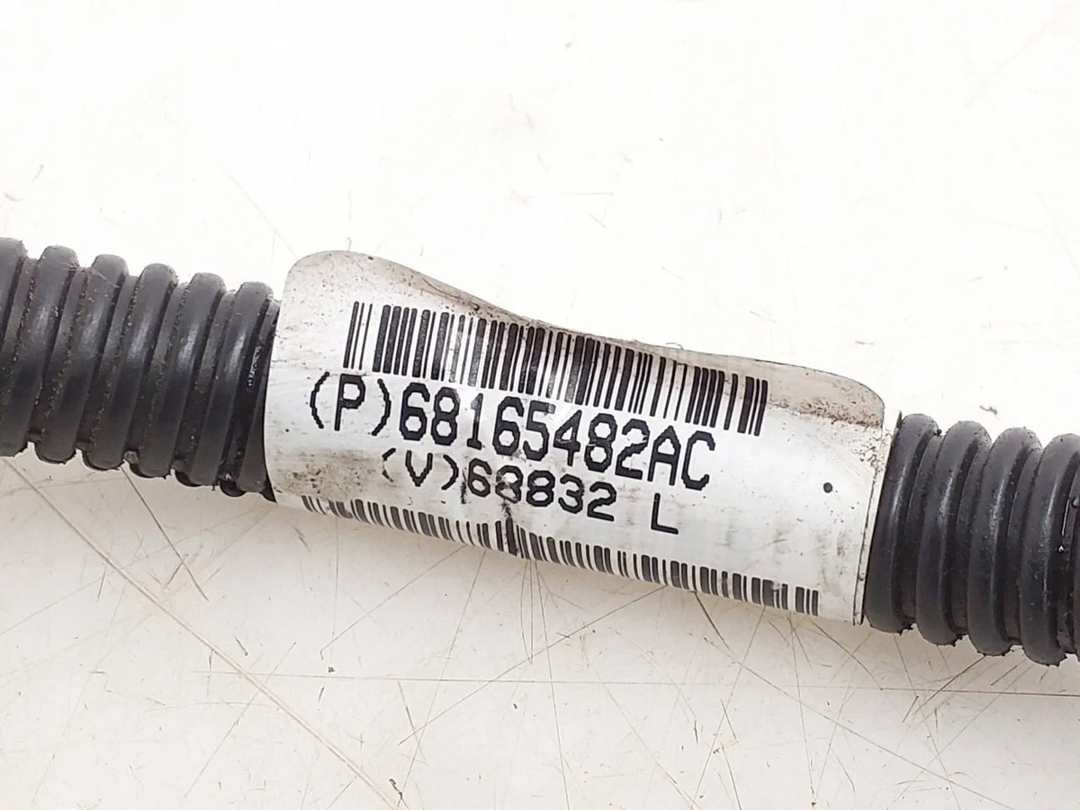 2014 Jeep Cherokee KL Pluspolklemme 68165482AC image 4