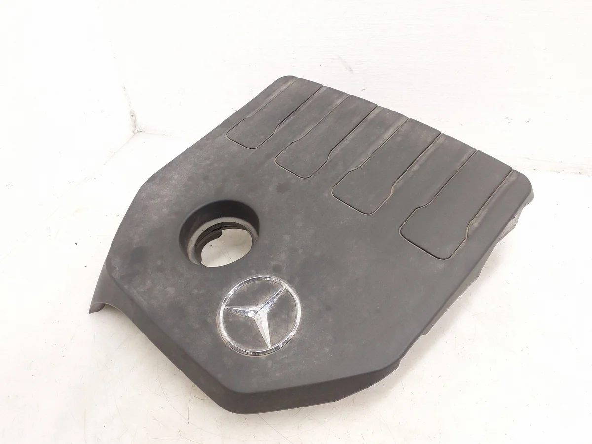 MERCEDES W177 A2820101803 Couvercle Moteur image 2