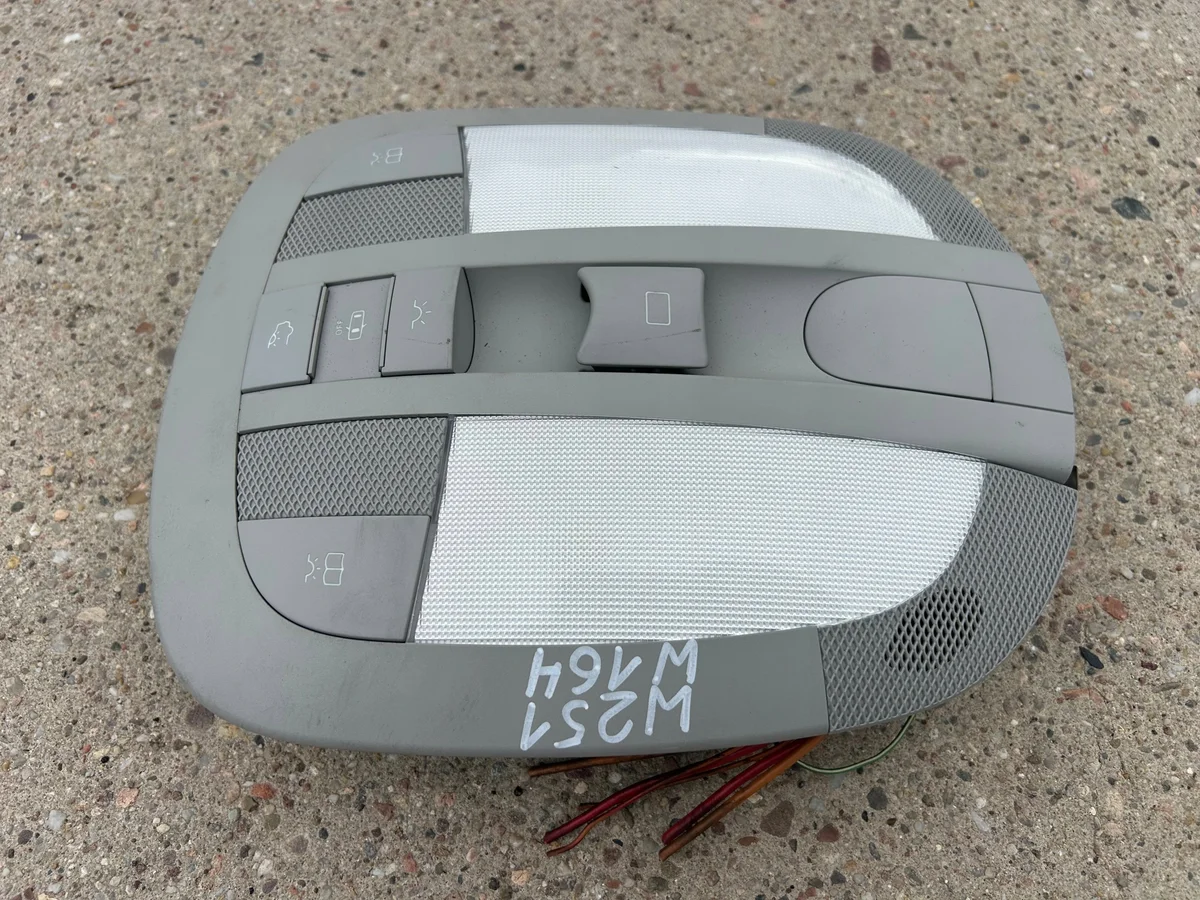 Lampe intérieure Mercedes W251 W164 A1648700326 image 3