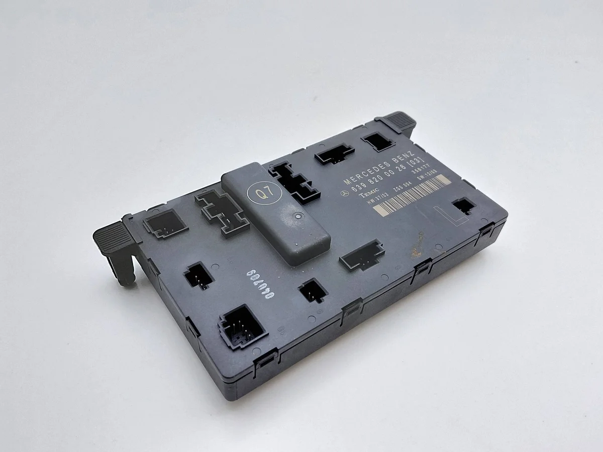 Módulo Control Puerta Mercedes Vito Viano W639