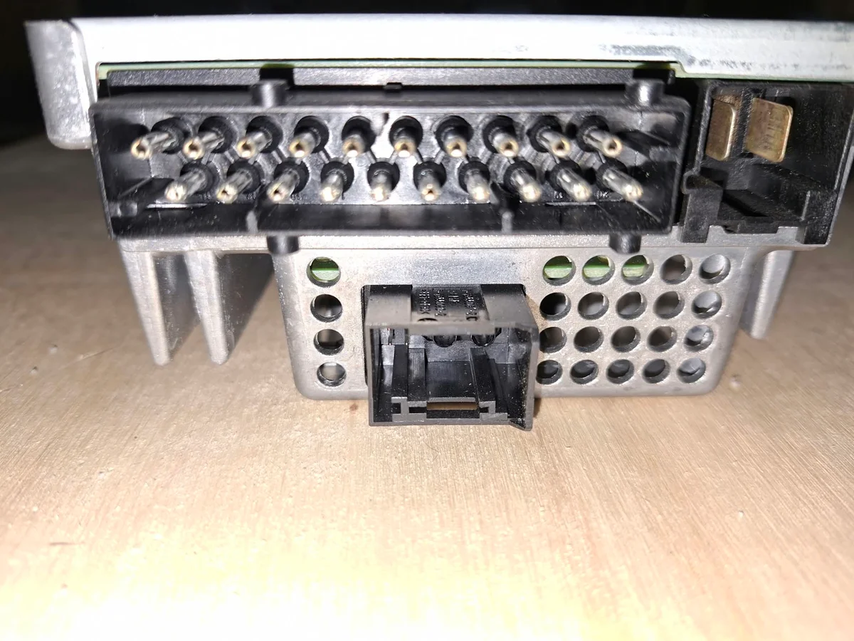 BMW F01 F07 F10 Verstärker Logic7 HIFI image 3