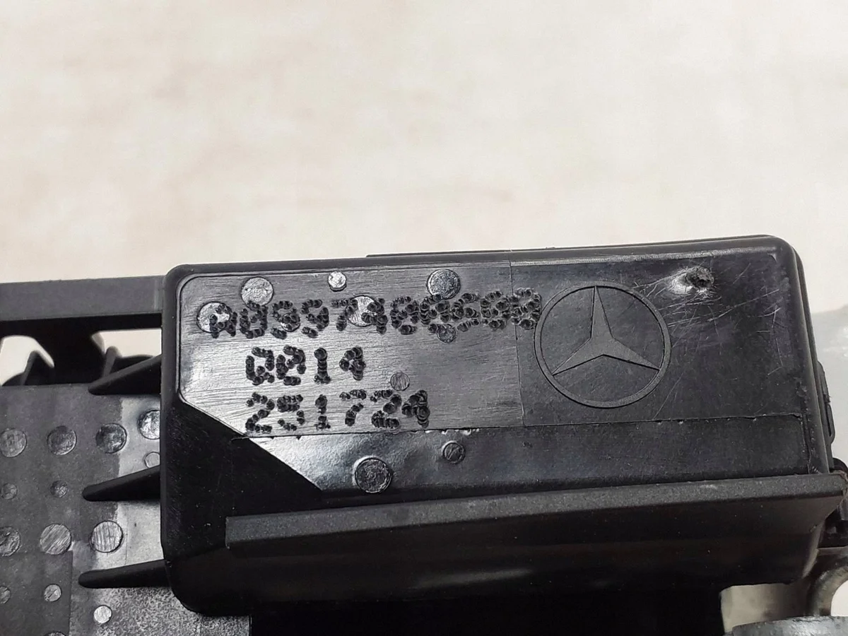 Cierran Puerta Maletero Mercedes GLA A0997400500 image 4